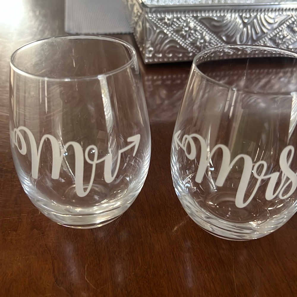 Set of 2 “Mr” and “Mrs” Stemless Wine Glasses
